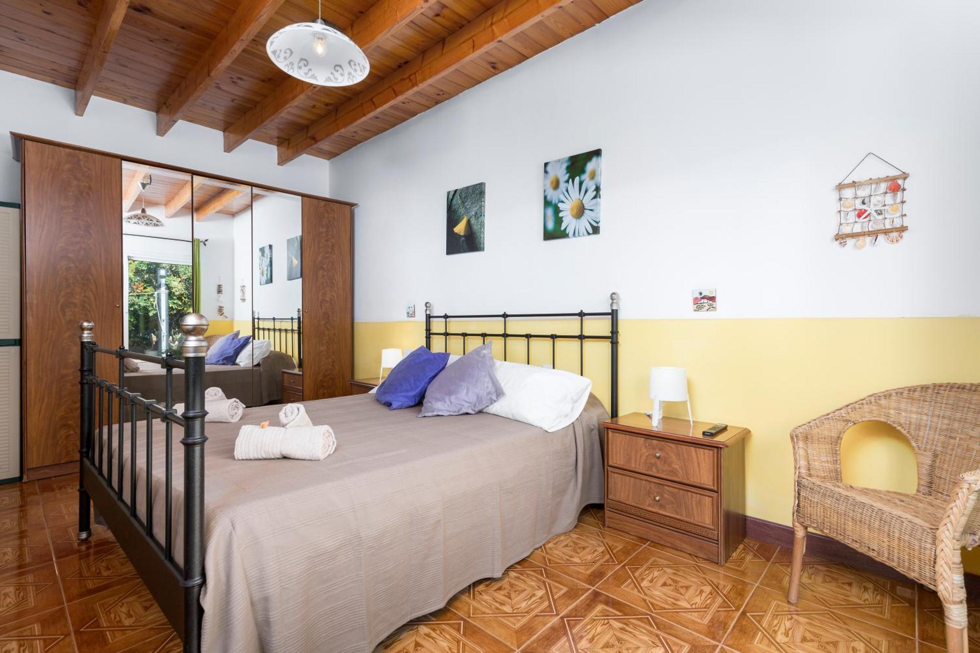 Home2Book Quiet Villa With Private Pool Triquivijate Exterior photo